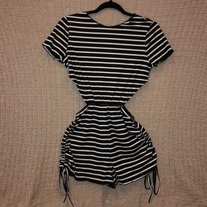 3️⃣FOR2️⃣5️⃣💲‼️Waist cut out romper